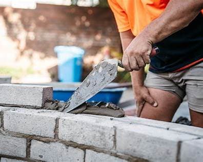 Melbourne bricklayer laying concrete blocks on site